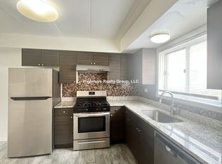 1320 Carol St #4, Park Ridge, IL 60068