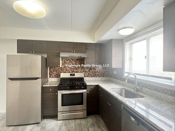 1320 Carol St #4