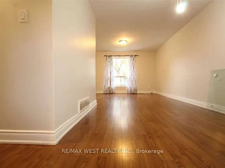 11 Tindale Rd #UPPER — Photo 10