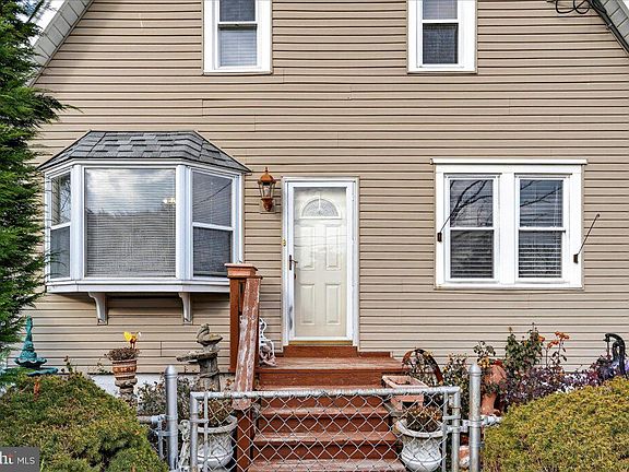 3rd image of 3227 Steele Ave