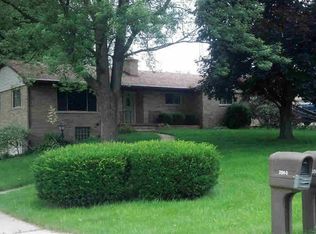 2860 Wiltshire Dr, Lambertville, MI 48144