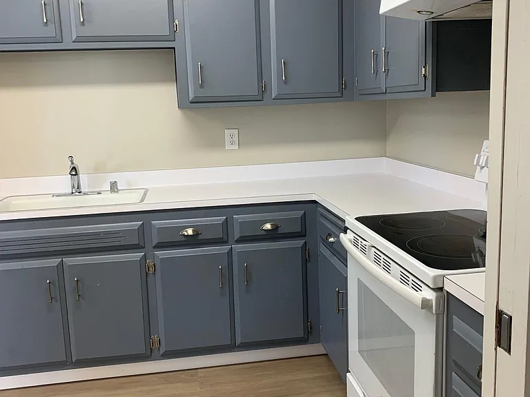 933 Shoreline Dr — Photo 9