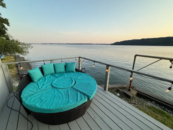 28321 Manzanita Beach Rd SW, Vashon, WA 98070