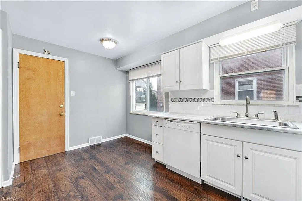 2280 Lakeview Ave — Photo 4