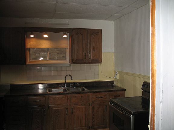 5th image of 484 Teece Ave