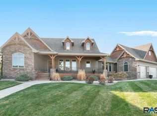 8405 S Quiet Oak Cir, Sioux Falls, SD 57108