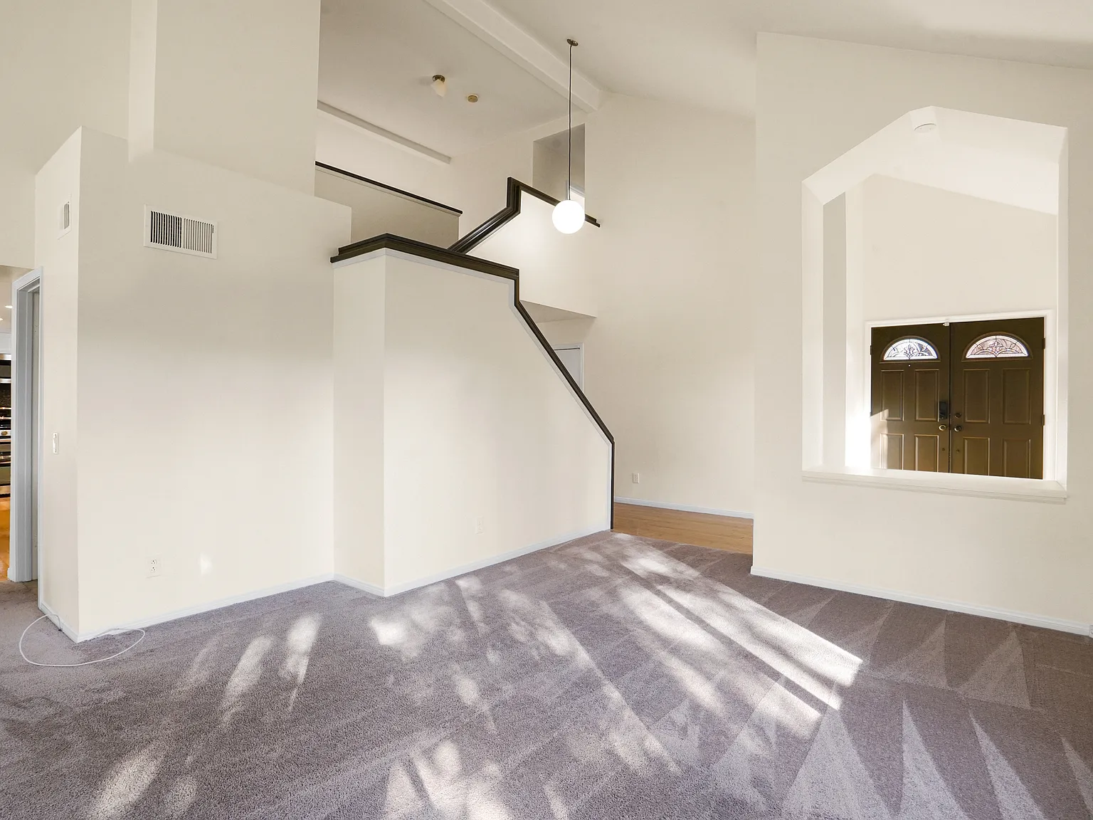 3 bed, 2.5 bath, 2200 sqft, $5,295 — Photo 3
