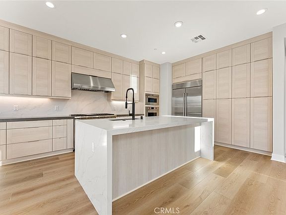 3rd image of 209 Stage