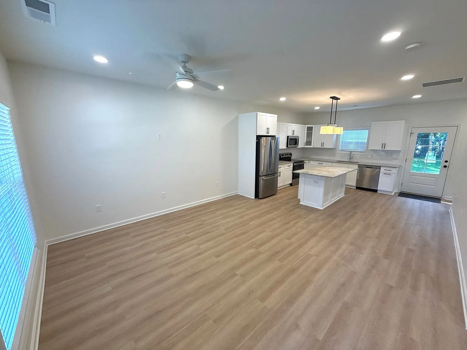 222 E Chappell St — Photo 3
