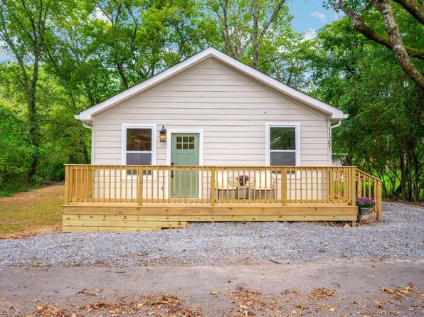 11251 Hallett St, Soddy Daisy, TN 37379