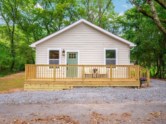 11251 Hallett St, Soddy Daisy, TN 37379