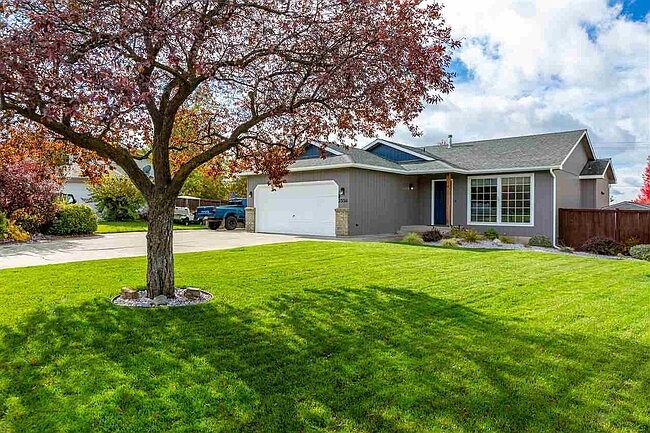 1st image of 23511 E Maxwell Ct