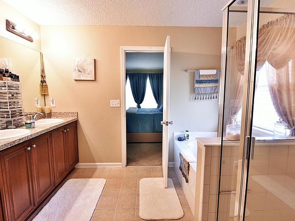 5th image of 11826 Pleasant Creek Dr