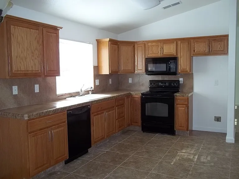 4436 N Wheeler Ave — Photo 2