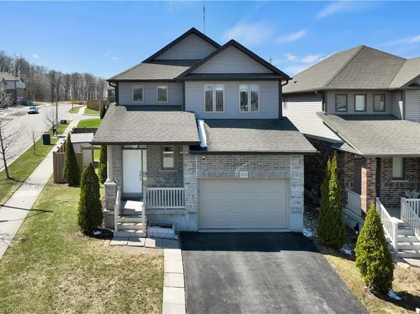 433 Twinleaf St, Waterloo, ON N2V 0B5