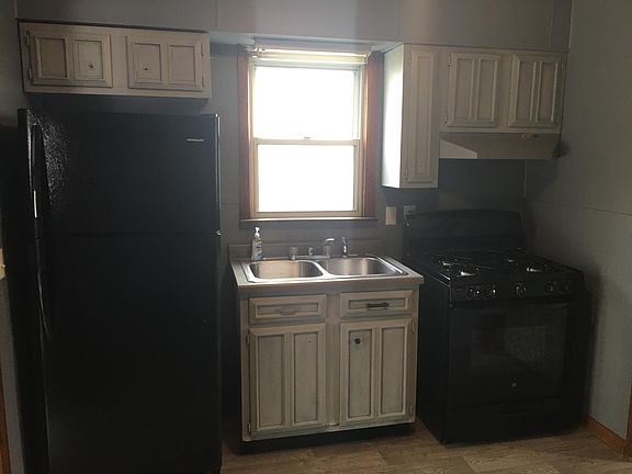 3rd image of 517 James St