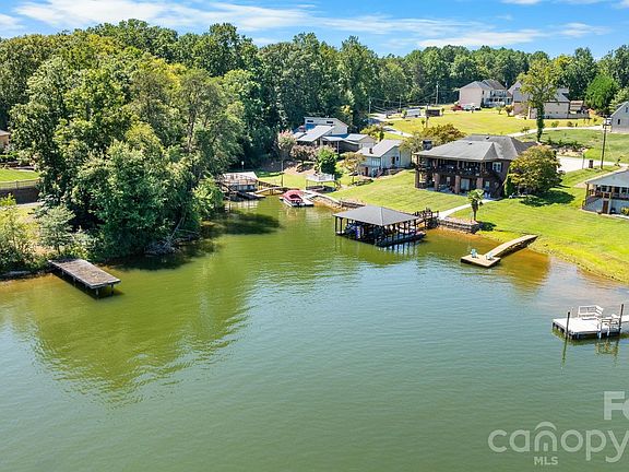 5th image of 3910 6th St NW