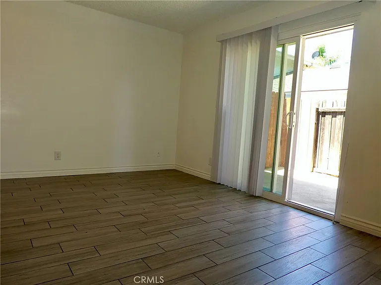 966 W Pine St — Photo 14