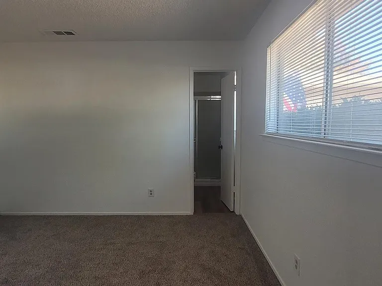 1682 Griffith Ave — Photo 20
