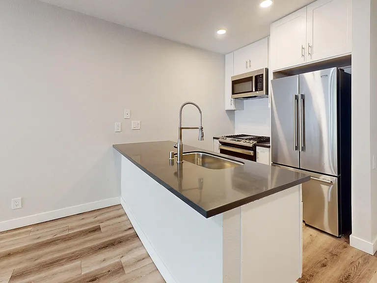 Charter Oaks Apartments — Photo 16