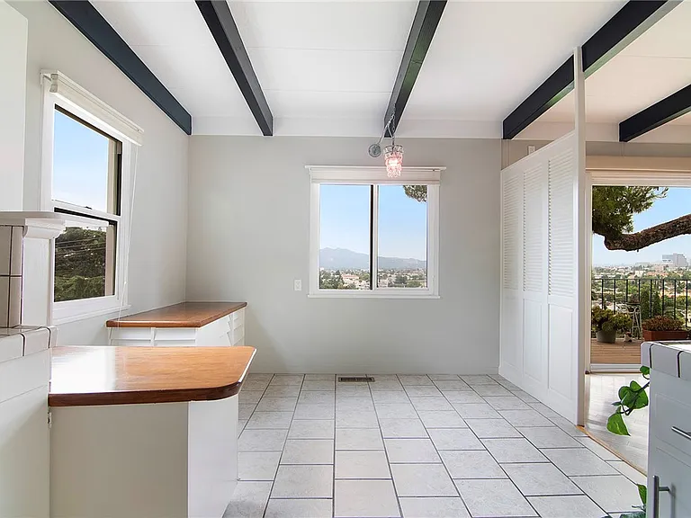 934 Highline Rd — Photo 17