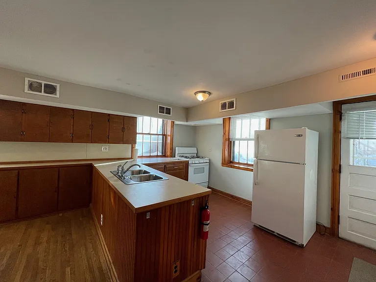 854 Linwood Ave #5 — Photo 2