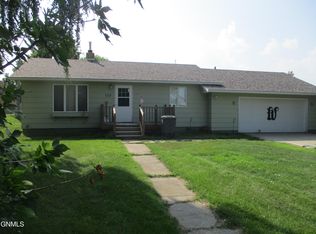 117 Summit St, Underwood, ND 58576
