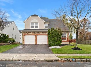 30 Foxchase Dr, Burlington, NJ 08016