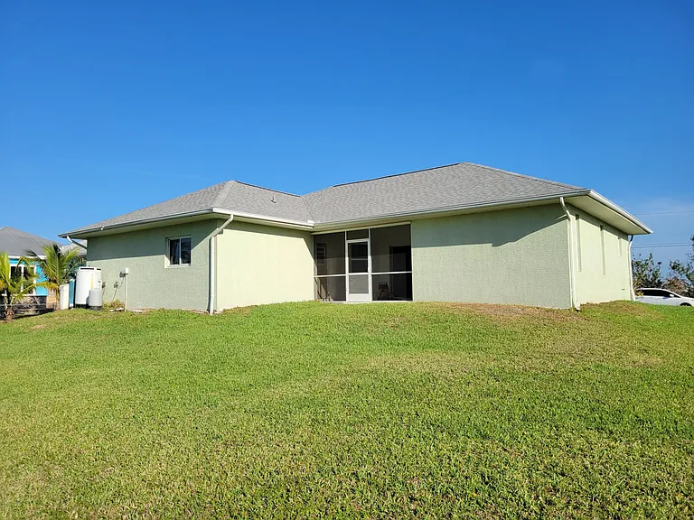 6833 Babcock St — Photo 17