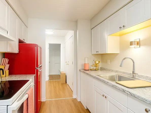 3200 Indiana St #207, Racine, WI 53405