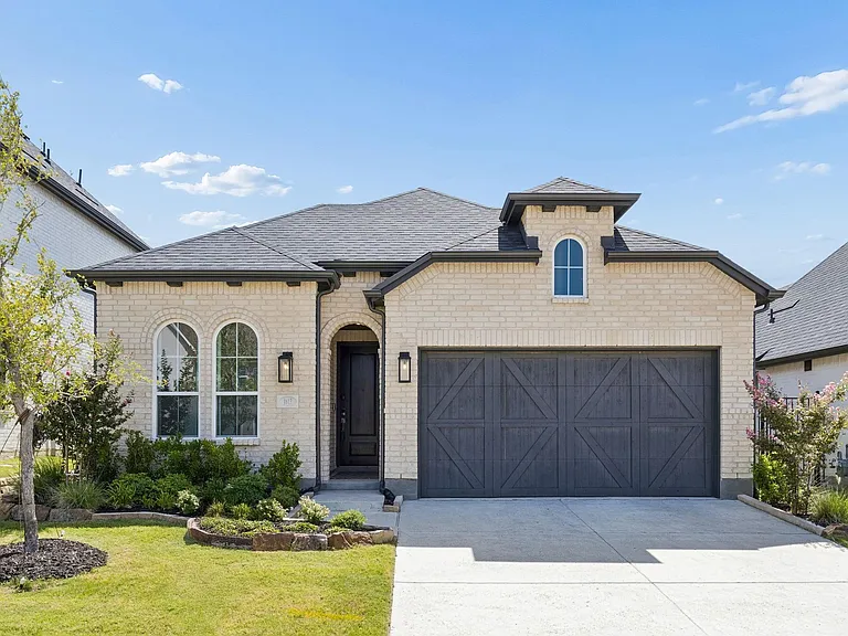 1613 Sandhill Ln — Photo 12