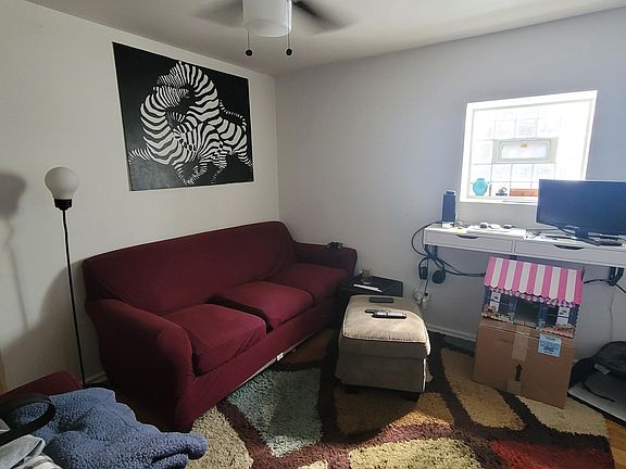 4th image of 2312 W Dickens Ave