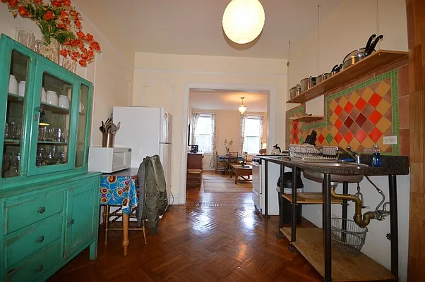 Rented by Universal Realty Group | media 7