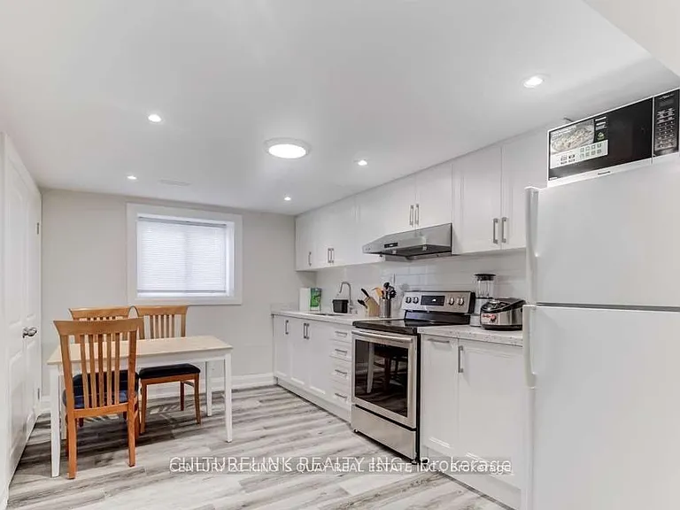 11 Bowhill Cres #LOWER — Photo 3