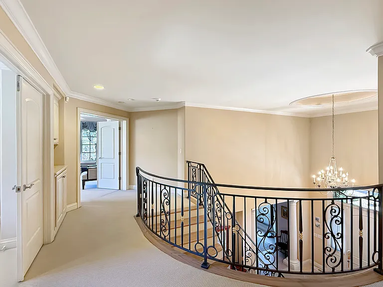 1526 Hillview Dr — Photo 18