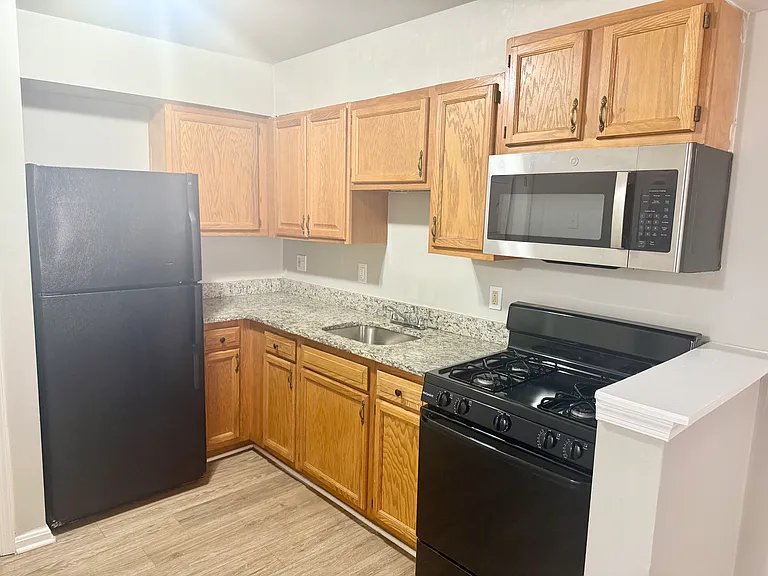 925 Bennett Pl #2B — Photo 7
