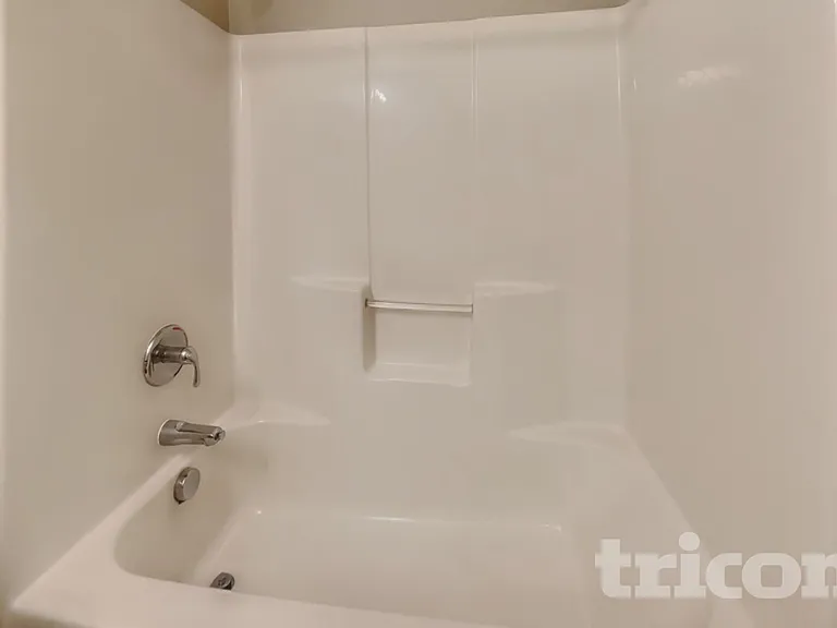 427 Randolph Dr — Photo 16