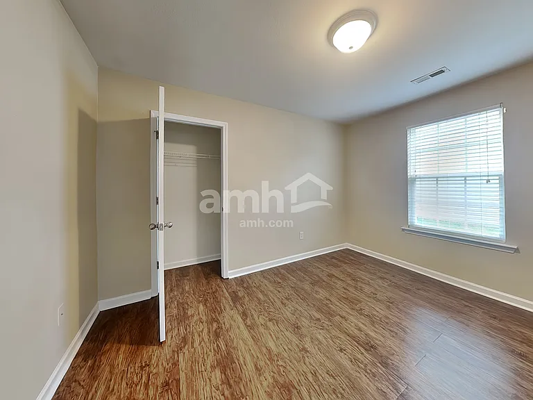 414 Woodford Way — Photo 13