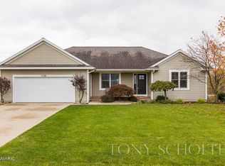 7412 Brewer Dr, Hudsonville, MI