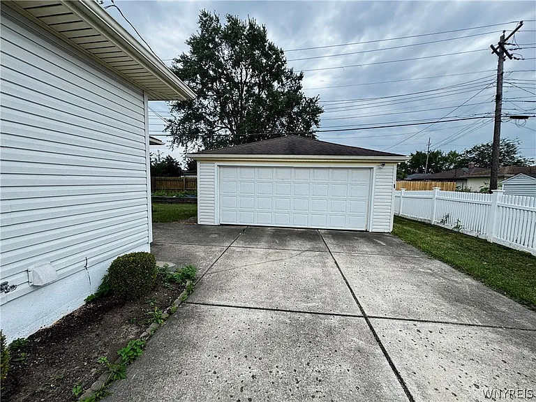 13 Satinwood Dr — Photo 2