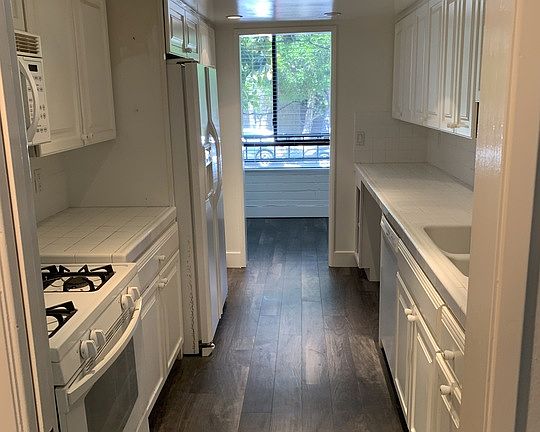 2nd image of 2304 S Beverly Glen Blvd Unit 103