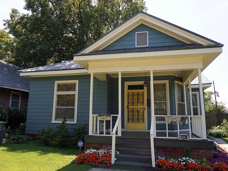 1179 Sledge Ave — Photo 1