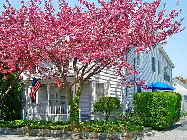 8 Broad St, Stonington, CT 06378