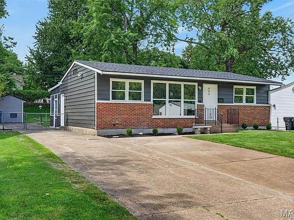 2nd image of 905 Campion Ln
