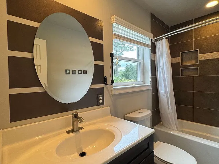 5828 Susquehanna Dr — Photo 12