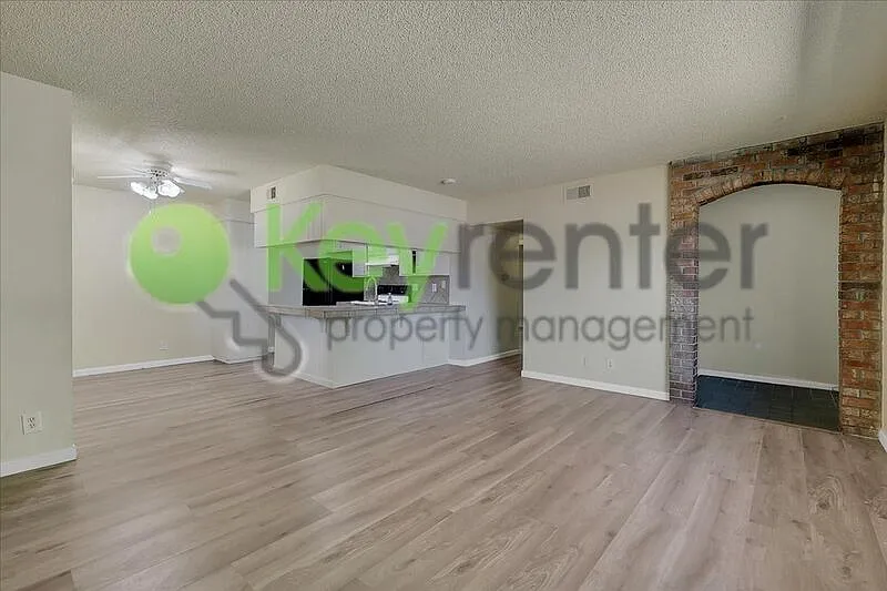 2 bed, 1.0 bath, 903 sqft, $1,600 — Photo 1