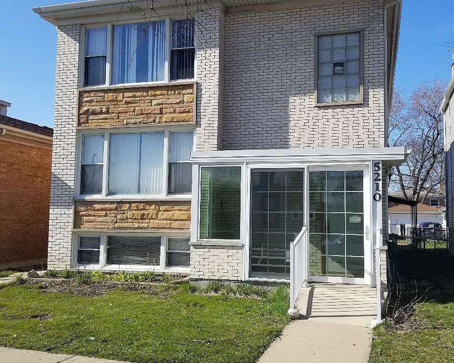 1st image of 5210 W Ainslie St #2