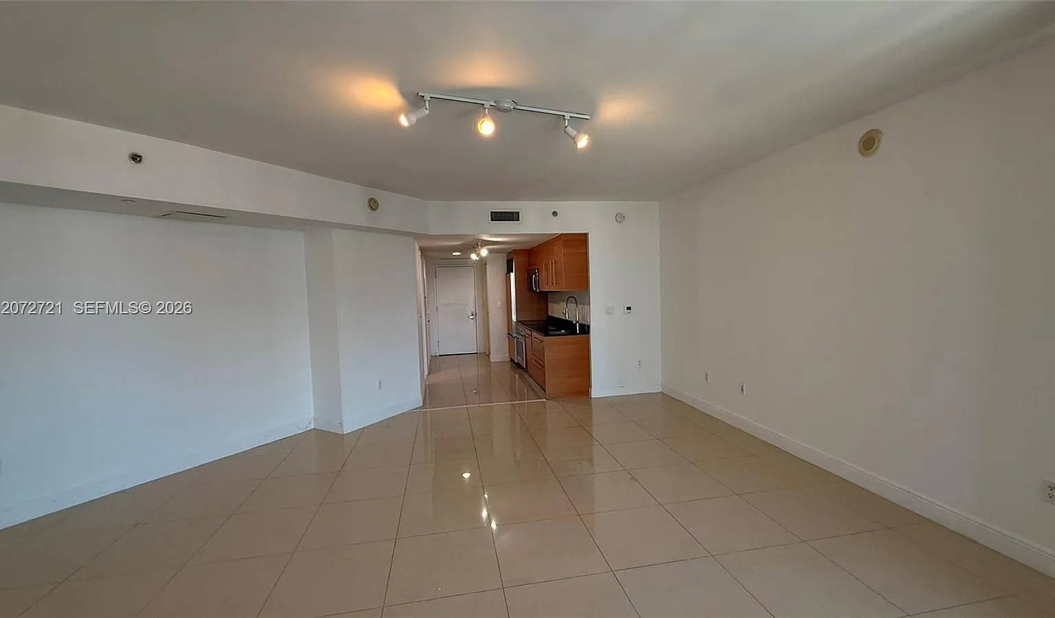 Studio, 598 sqft, $2,800 — Photo 3