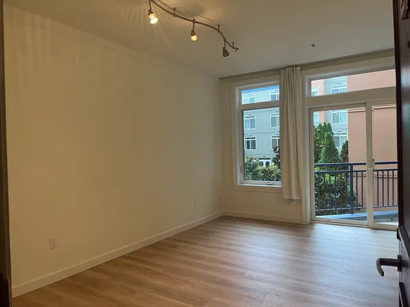 2414 1st Ave APT 424, Seattle, WA 98121
