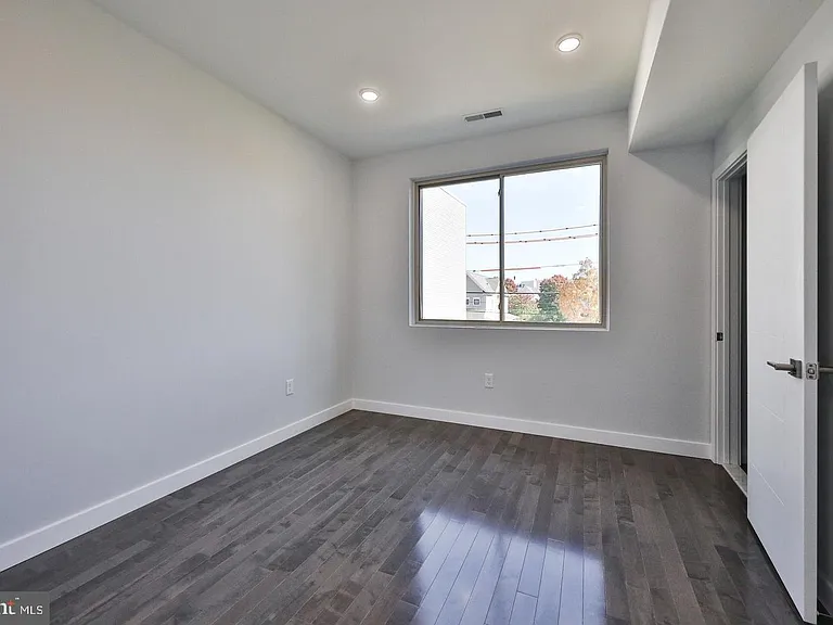 1939 N Darien St #2 — Photo 12